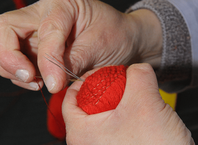 Le pompon rouge des marins, un savoir-faire unique - Marck et Balsan